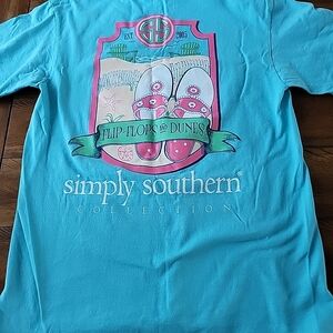 SIMPLY SOUTHERN COLLECTION WOMENS SS BLUE T SHIRT “FLIP FLOPS AND DUNES” sz MED